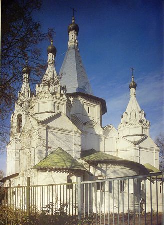Храм Троицы Живоначальной в  Троицком-Голенищеве